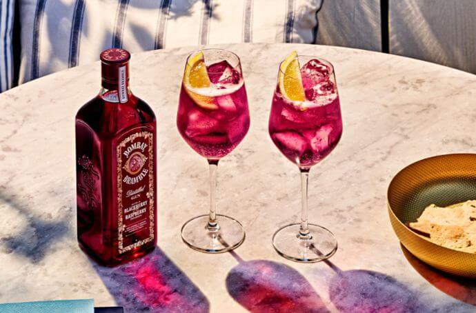 Bombay Bramble gin butelka glass